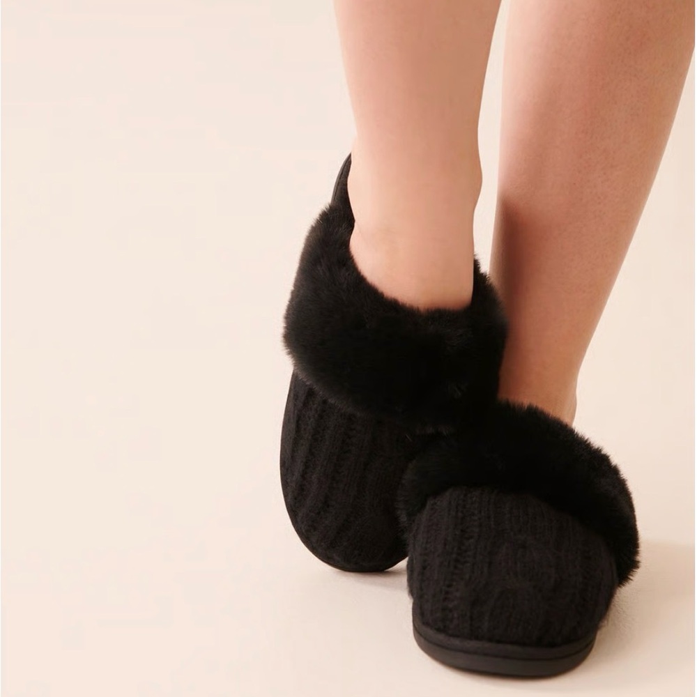 La Vie en Rose Black Fur-Lined Women's Slippers Size Large NWT